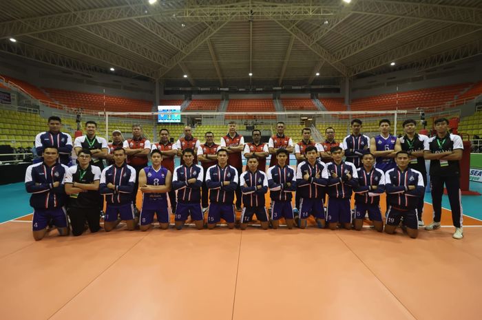 Potret pemain dan ofisial tim bola voli Indonesia jelang putaran kedua SEA V League 2023 di Santa Rosa Multi-purpose Complex, Laguna, Filipina.
