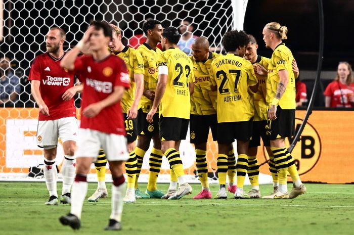 Juru taktik Manchester United, Erik Ten Hag mencak-mencak usai anak asuhnya digasak Borussia Dortmund pada laga uji coba pramusim, Senin (31/7/2023) waktu Indonesia.