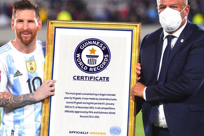 Megabintang Argentina, Lionel Messi, saat mendapatkan penghargaan Rekor Dunia Guinness.
