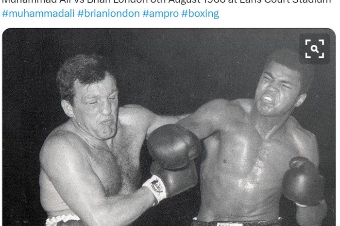 Muhammad Ali mengalahkan Brian London dengan KO di ronde ketiga pada 6 Agustus 1966.
