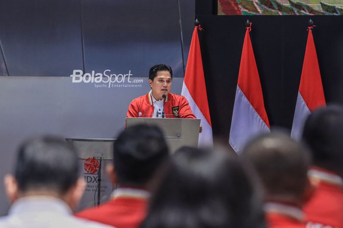 Ketua Umum PSSI, Erick Thohir, sedang memberikan sambutan dalam acara Yayasan Bakti Sepak Bola Indonesia di Main Hall Bursa Efek Indonesia, Senayan, Jakarta, Senin (7/8/2023). 