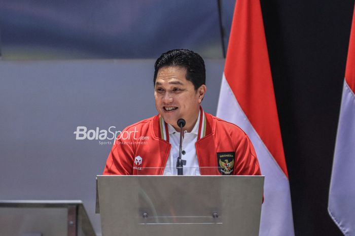 Ketua Umum PSSI, Erick Thohir, sedang memberikan sambutan dalam acara Yayasan Bakti Sepak Bola Indonesia di Main Hall Bursa Efek Indonesia, Senayan, Jakarta, Senin (7/8/2023). 