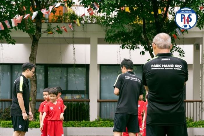 Akademi sepak bola milik mantan pelatih Timnas Vietnam, Park Hang-seo mulai merekrut anak didik baru.