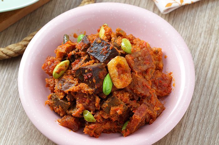 Hidangan sambal goreng hati krecek.