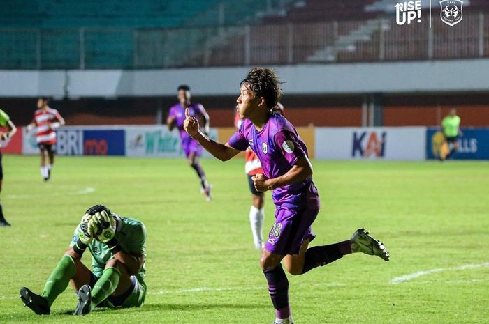 Selebrasi pemain Rans Nusantara FC, Mitsuru Maruoka usai menjebol gawang Madura United pada laga pekan ketujuh Liga 1 2023/2024.