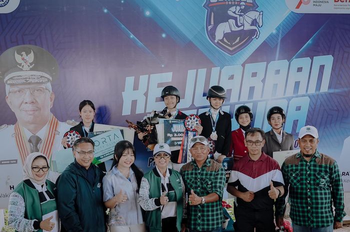  Atlet muda equestrian Victoria Lee meraih peringkat kedua dalam kejuaraan Piala Gubernur Cup 2023, Sabtu, 5 Agustus 2023 di 3D Stable, Gandus, Palembang, Sumatera Selatan.