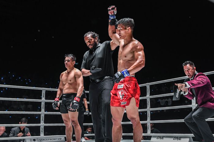 Danny Kingad dinyatakan menang angka mutlak atas Eko Roni Saputra dalam gelaran ONE Fight Night 7 pada 25 Februari 2023 di Bangkok.