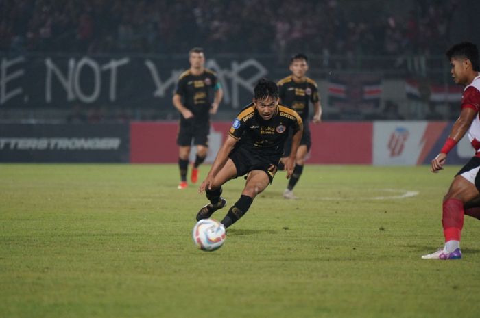 Suasana pertandingan Persija Jakarta melawan Madura United dalam laga pekan kedelapan Liga 1 2023/2024 di Stadion Gelora Bangkalan, Madura, Minggu (13/8/2023).