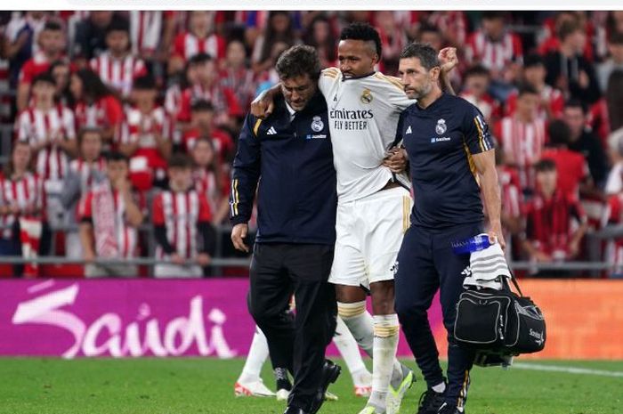 Bek Real Madrid, Eder Militao, mengalami cedera saat menghadapi Athletic Club, Minggu (13/8/2023).