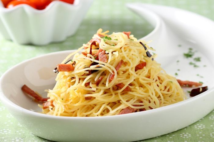 Hidangan pasta aglio e olio.