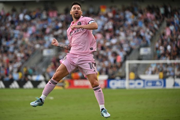 Lionel Messi rayakan gol dalam duel Philadelphia Union vs Inter Miami pada semifinal Leagues Cup di Subaru Park, Chester (15/8/2023).