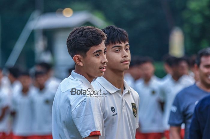 Dua pemain keturunan atau pemain diaspora di timnas U-17 Indonesia yakni Welber Jardim (kiri) dan Aaron Suitela (kanan) saat ditemui di Lapangan A, Senayan, Jakarta, Rabu (16/8/2023).