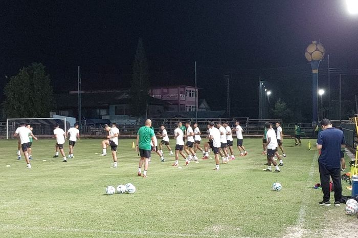Latihan resmi Timnas U-23 Indonesia di Piala AFF U-23 2023 di Nonglalok Stadium, Rayong, Thailand pada Kamis (17/8/2023).