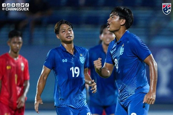 Penyerang Timnas U-23 Thailand, Yotsakorn Burapha, melakukan selebrasi usai mencetak gol ke gawang Myanmar di Piala AFF U-23 2023.