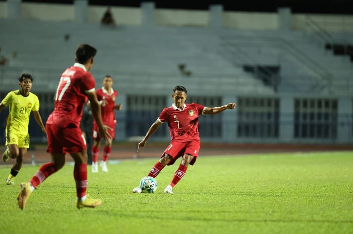Beckham Putra dalam laga timnas U-23 Indonesia Vs Malaysia di Rayong Provincial Stadium, Jumat (18/8/2023).