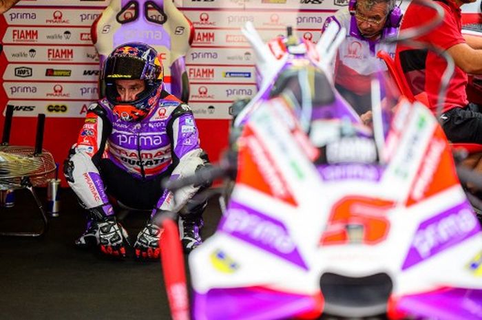 Kenangan membalap di Indonesia tiba-tiba datangi Johann Zarco saat melibas MotoGP India 2023.