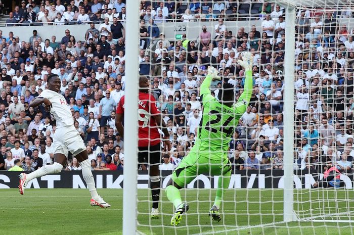 Lini tengah Manchester United jadi sorotan usai mereka takluk pada pekan kedua Liga Inggris, kontra Tottenham Hotspur, eks Liverpool juga ikutan berkomentar.