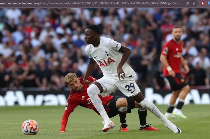 Mason Mount terpeleset dalam laga Tottenham Hotspur vs Manchester United pada matchweek 2 Liga Inggris 2023-2024, Sabtu (19/8/2023).