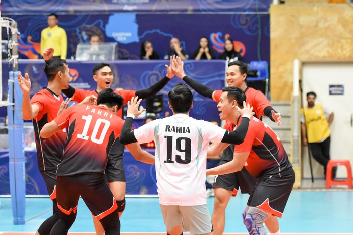 Timnas voli putra Indonesia smenghadapi Kazakhstan pada babak penyisihan Grup C Kejuaraan Voli Asia 2023 di Ghadir Arena, Urmia, Iran, Minggu (20/8/2023).