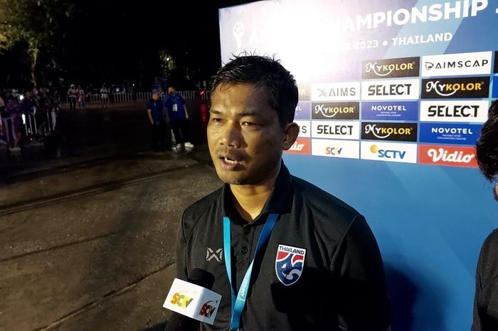 Pelatih timnas U-23 Thailand, Issara Sritaro usai lawan Kamboja di laga terakhir grup A Piala AFF U-23 2023.