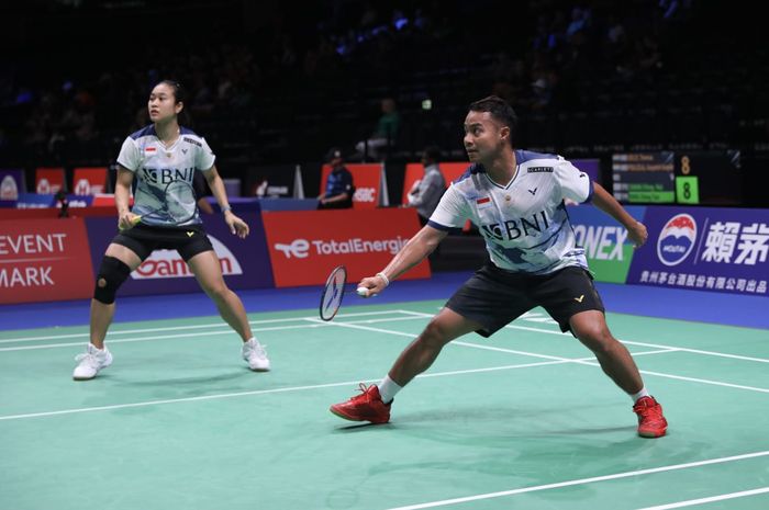 Pasangan ganda campuran Indonesia, Rehan Naufal Kusharjanto/Lisa Ayu Kusumawati, pada babak pertama Kejuaraan Dunia 2023 di Royal Arena, Kopenhagen, Denmark, Rabu (23/8/2023).