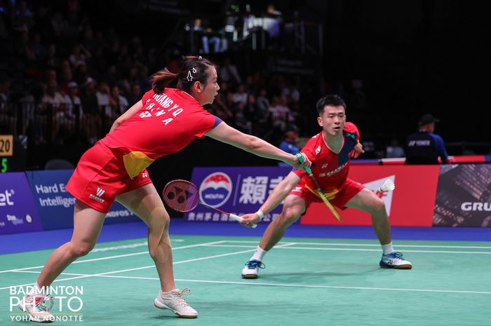 Ganda campuran China, Zheng Si Wei/Huang Ya Qiong saat berlaga di babak 16 besar Kejuaraan Dunia 2023, di Royal Arena, Kopenhagen, Denmark, Kamis (24/8/2023)