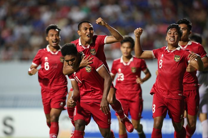 Para pemain Timnas U-23 Indonesia merayakan gol dalam duel melawan Thailand di semifinal Piala AFF U-23 2023.