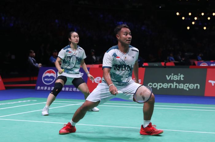 Ganda campuran Indonesia, Rehan Naufal Kusharjanto/Lisa Ayu Kusumawati, saat beraksi pada babak 16 besar Kejuaraan Dunia 2023, di Royal Arena, Kopenhagen, Denmark, Kamis, (24/8/2023)