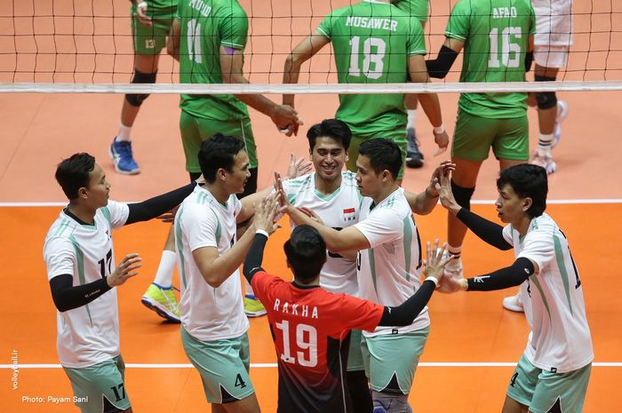 Tim voli putra Indonesia menghadapi Pakistan pada perebutan peringkat 7-12 di Hall utama Ghadir Arena, Urmia, Iran, Jumat (25/8/2023).