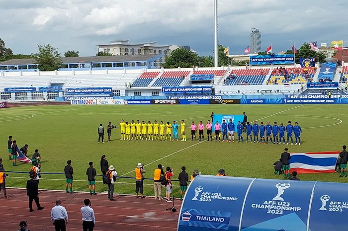 Suasana pertandingan Thailand vs Malaysia di Rayong Provincial Stadium, Rayong pada perebutan tempat ketiga Piala AFF U-23 2023