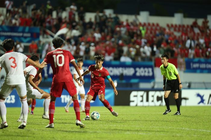 Asisten Shin Tae-yong di timnas U-23 Indonesia, Nova Arianto, memberikan pesan menohok kepada para pemain yang kembali ke masing-masing klubnya.