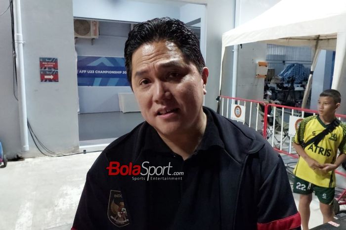 Ketua Umum PSSI, Erick Thohir, saat ditemui BolaSport.com setelah laga final Piala AFF U-23 2023 antara timnas U-23 Indonesia versus timnas U-23 Vietnam di Rayong Province Stadium, Thailand, Sabtu (26/8/2023).