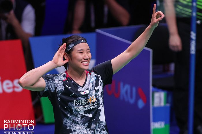 Tunggal putri Korea Selatan, An Se-young, merayakan kemenangannya pada final Kejuaraan Dunia 2023 di Royal Arena, Kopenhagen, Denmark, 27 Agustus 2023.