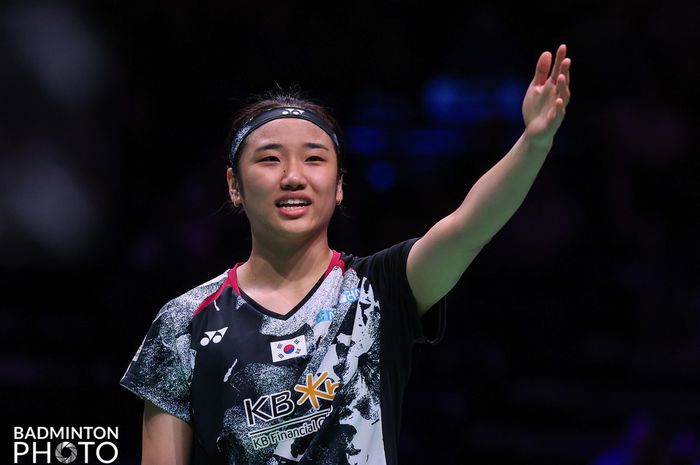 Pebulu tangkis tunggal putri Korea Selatan, An Se-young, bereaksi setelah memastikan diri ke final Kejuaraan Dunia 2023 di Royal Arena, Kopenhagen, Denmark, Sabtu (26/8/2023).