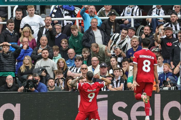 Selebrasi Darwin Nunez usai mencetak gol ke gawang Newcastle United pada pekan ke-3 Liga Inggris 2023-2024 yang mewarnai kemenangan comeback Liverpool.