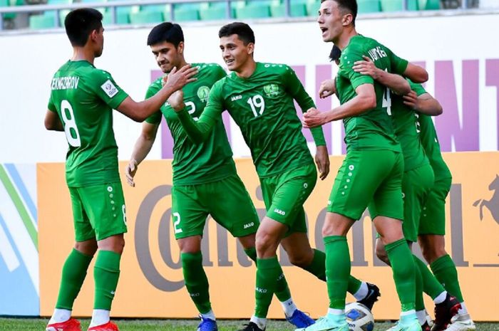 Para pemain Timnas U-23 Turkmenistan selebrasi seusai mencetak sejarah mengalahkan Iran 2-1 dalam Piala Asia U-23 2022. Mereka akan ke Solo untuk menghadapi Indonesia di Kualifikasi Piala Asia U-23 2024.