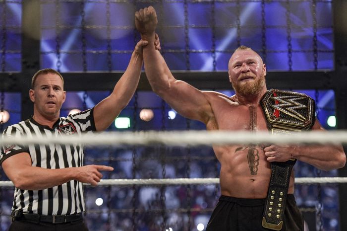 Brock Lesnar disebut akan kembali ke arena oktagon untuk tampil pada event UFC 300