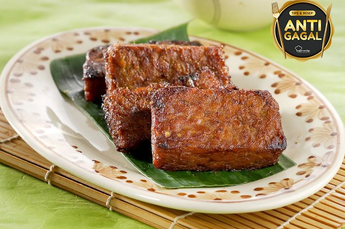 Hidangan tempe bacem untuk makan siang enak.