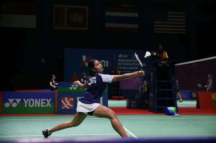 Pebulu tangkis tunggal putri Indonesia, Ester Nurumi Tri Wardoyo, pada babak kedua Indonesia International Challenge 2023 di GOR Pancing, Medan, Sumatera Utara, Kamis (31/8/2023).