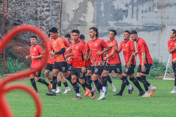 Sejumlah pemain Persija Jakarta sedang berlatih di Lapangan Nirwana Park, Sawangan, Jawa Barat, Jumat (1/9/2023).