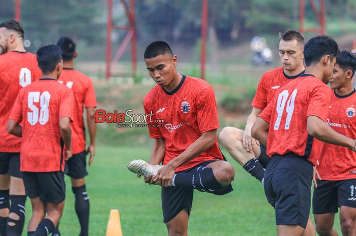 Bek Persija Jakarta, Muhammad Ferarri, sedang berlatih di Lapangan Nirwana Park, Sawangan, Jawa Barat, Jumat (1/9/2023).