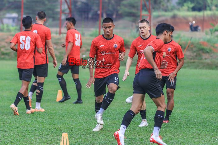 Bek Persija Jakarta, Muhammad Ferarri, sedang berlatih di Lapangan Nirwana Park, Sawangan, Jawa Barat, Jumat (1/9/2023).