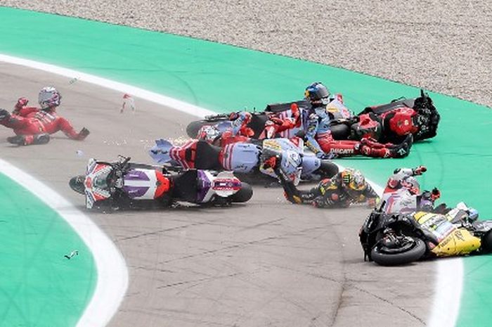 Lima pembalap mengalami kecelakaan pada balapan MotoGP Catalunya 2023 di Circuit de Barcelona-Catalunya, Spanyol, Minggu (3/9/2023).