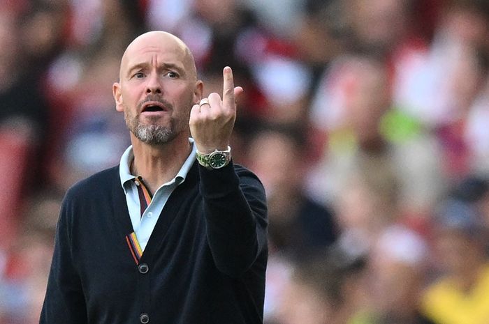 Pelatih Manchester United, Erik ten Hag, menyebut Setan Merah kalah dari Arsenal karena dirugikan tiga kesalahan wasit dalam duel Liga Inggris di Emirates Stadium, London (3/9/2023).