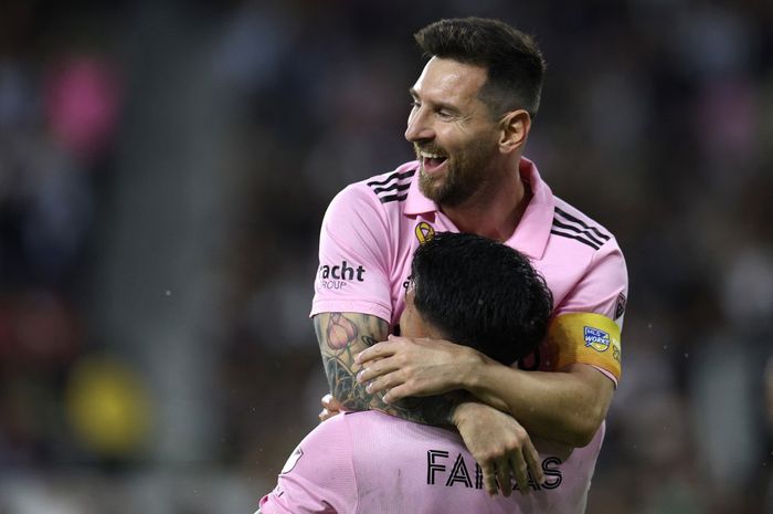 Lionel Messi merayakan gol yang dicetak Facundo Farias ke gawang Los Angeles FC, Minggu (4/9/2023).