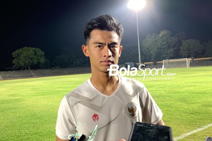 Pemain timnas U-23 Indonesia, Pratama Arhan dalam sesi latihan jelang Kualifikasi Piala Asia U-23 2024 di Stadion Sriwedari, Solo pada Senin (4/9/2023).