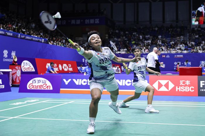 Pasangan ganda putri Indonesia, Apriyani Rahayu/Siti Fadia Silva Ramadhanti, pada babak kedua China Open 2023 di Olympic Sports Center Gymnasium, Changzhou, China, Kamis (7/9/2023).