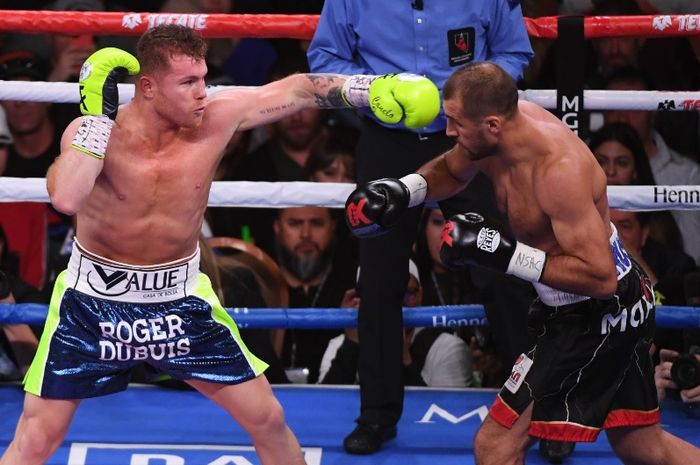 Momen duel tinju antara Canelo Alvarez antara Sergey Kovalev yang diklaim jadi penampilan terkeren bagi sang raja kelas menengah super.