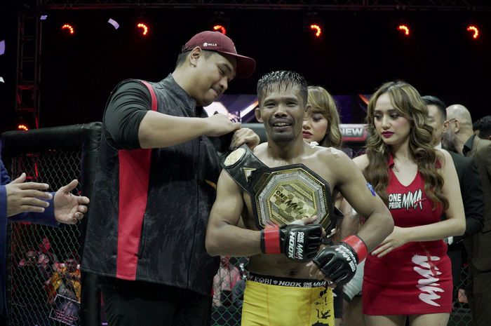 Petarung asal Magetan, Suwardi kembali mempertahankan gelar juaranya untuk kedua kali di One Pride MMA 72.