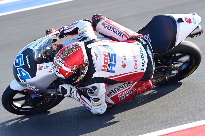 Pembalap Indonesia, Mario Suryo Aji saat tampil pada hari kedua Moto3 San Marino 2023